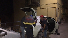 Vigili travestiti da meccanici multano lo &ldquo;sporcaccione&rdquo; che abbandona i rifiuti