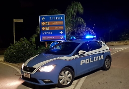 Droga nascosta nel pollo allo spiedo scoperta per un incidente stradale