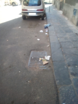 Catania: strade del centro storico non spazzate da una settimana