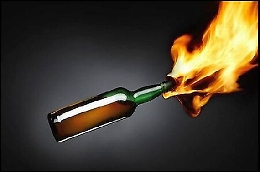 Incendio in una casa appiccato per vendetta: evitata strage