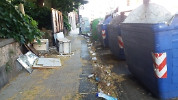 Messina, Piazza Trombetta: rifiuti ingombranti e tanto altro