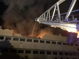 Catania, a fuoco deposito di auto sequestrate