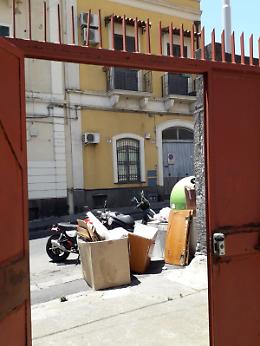 Catania: in Via Del Bosco nessuno si accorge di questo scempio?