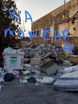 Catania, Via Moncada  angolo Via del Faro: "E' uno schifo!"