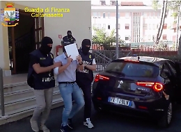 Gela: arrestati gli imprenditori Luca per riciclaggio dei capitali del clan