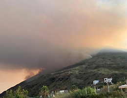 Fatale caduta su spuntoni di roccia: così mentre lo Stromboli impazzava è morto l'allievo ufficiale di coperta