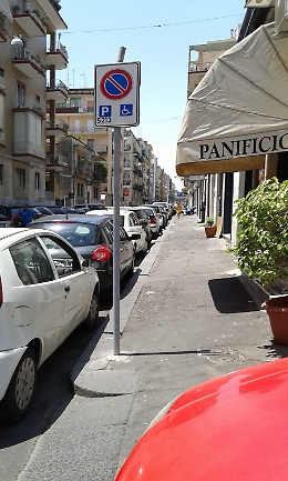 Catania: parcheggio disabili perennemente occupato.