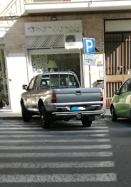 Catania: "Complimenti all'incivile di turno in via G. Leopardi"