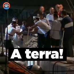 "Mare Jonio", sbarcati 64 migranti, ne restano 34 ancora a bordo