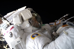 Per AstroLuca, a testa in giù, la passeggiata spaziale più dura