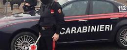 Per sfuggire ad arresto si confondono tra parenti di veglia funebre: arrestati