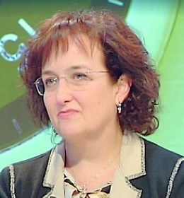 Le rubano i codici dal cellulare e le frodano 18 mila euro dal conto