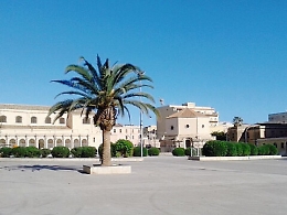 Giovane esplode colpi di fucile e minaccia i passanti