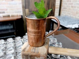 Occhio al Moscow Mule servito nel rame, il cocktail alla moda è rischioso
