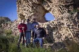 Esperti a Gela per la "pietra calendario" scoperta da 4 appassionati di archeologia: &laquo;Sensazione forte&raquo;