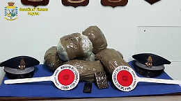 In fila a Pozzallo per imbarcarsi per Malta con quattro chili di droga