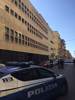 Catania, l'allarme bomba in Tribunale è rientrato, non c'era alcun ordigno