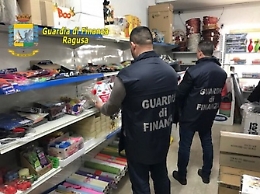 Vittoria, 40 mila articoli sequestrati in negozio gestito da cinese