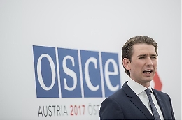 Ministro austriaco: «Italia fermi trasferimenti migranti da Lampedusa alla terraferma». Il sindaco Martello: «Parole da naziskin»