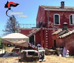 Giarre, occupa abusivamente una casa cantoniera: arrestata