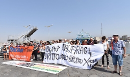 Rete Antirazzista in piazza: «La C- Star non deve approdare al porto di Catania»