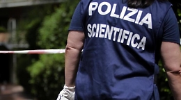 Donna seminuda trovata morta per strada, giallo a Palermo