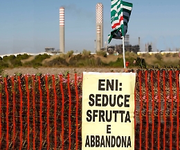 L'altro polo petrolchimico, a Gela né puzza né lavoro: svolta "green" incompiuta