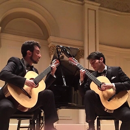 Le chitarre gemelle del Duo Blanco Sinacori e le arie "rubate" a Puccini