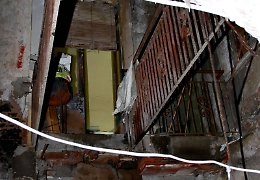 San Cristoforo: crolla un balcone, ferito un uomo