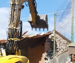 Abusivismo, demolita casa di villeggiatura nel Parco dell'Etna