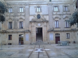 Casteltermini, blitz vandalico alla De Cosmi