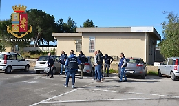 Mercato Vittoria, Polizia irrompe e sequestra documenti