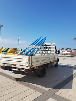 Marina di Ragusa: rimossi i contenitori per la raccolta differenziata