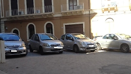 Catania, Via Vecchia Ognina: "Parcheggio creativo, impunità certa"