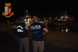 Migranti: testimoni e selfie accusano scafista, un fermo a Pozzallo