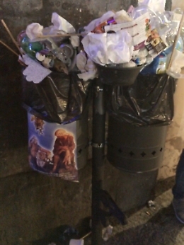 Catania: insufficienza di pattumiere in Piazza Università