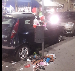Catania, via Canfora: unica pattumiera, sempre piena e mai svuotata