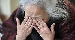 Pretende i soldi per comprare la droga e al rifiuto picchia i genitori: venticinquenne nei guai