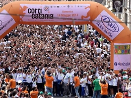 Corri Catania, la marea bianca invade la città