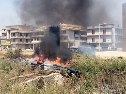 Incendio a Comiso,  il canalone brucia e le lingue di fuoco hanno lambito le case