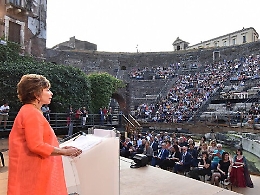 Catania, la lezione di Isabel Allende: &laquo;Migranti si diventa per ragioni dolorose&raquo;
