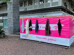 "Appendi un cappotto a qualcuno servirà": a Catania l'idea dei giovani di Laboriusa