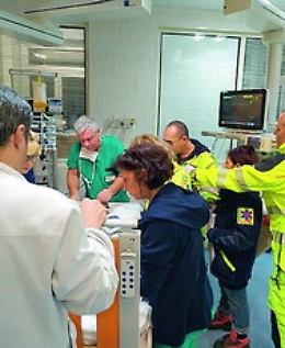 Bimbo di due anni ingoia auricolari del telefonino: salvato a Taormina