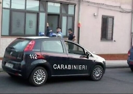 Siracusa, sassi contro gli anziani: bullo di 15 anni finisce in una comunità