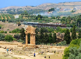 Il boom del turismo ferroviario nella tratta della Valle dei Templi