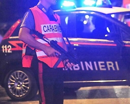 Acireale, padre e figlio forzano posto di blocco: inseguiti e arrestati