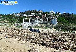 Agrigento, la piena dell’Akragas trasporta rifiuti
