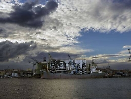 Catania, al porto un&rsquo;opera di Vhils: uno sguardo accoglier&agrave; chi viene dal mare