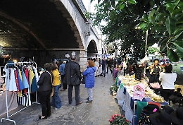 Catania, domenica di sole tra Pop up market e Fiera dei morti