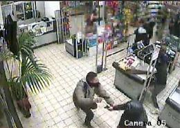 Catania, rapinano supermarket ma dentro ci sono i poliziotti